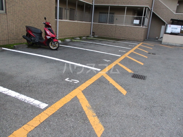 2/3 駐車場
