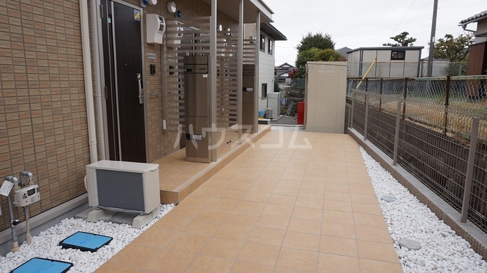 24/30 エントランス