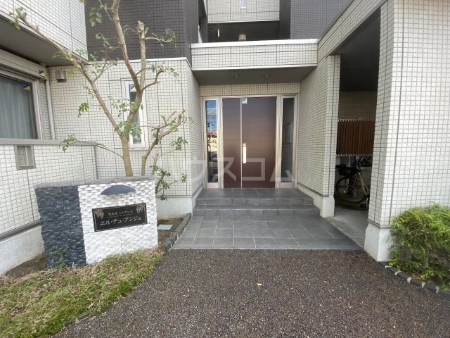 26/30 エントランス