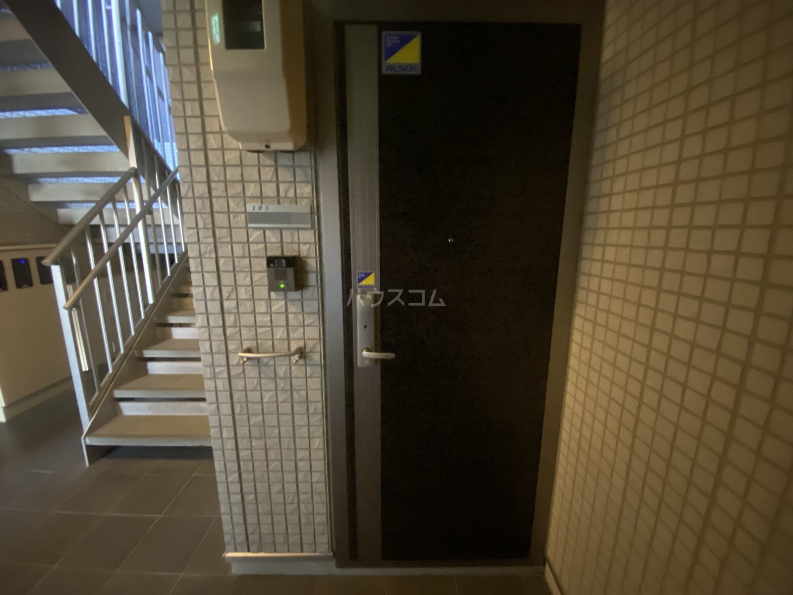 27/30 エントランス
