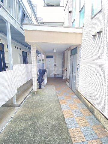 28/30 エントランス