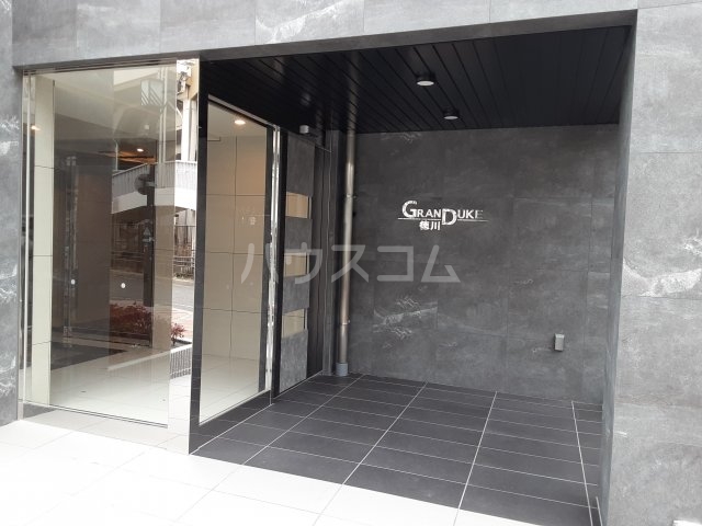 20/30 エントランス