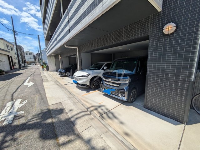 27/30 駐車場