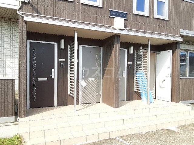 24/26 エントランス