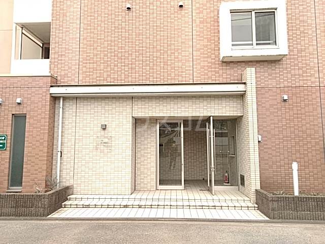 26/30 エントランス