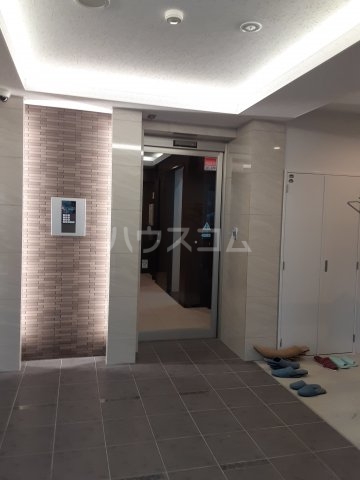 28/30 エントランス