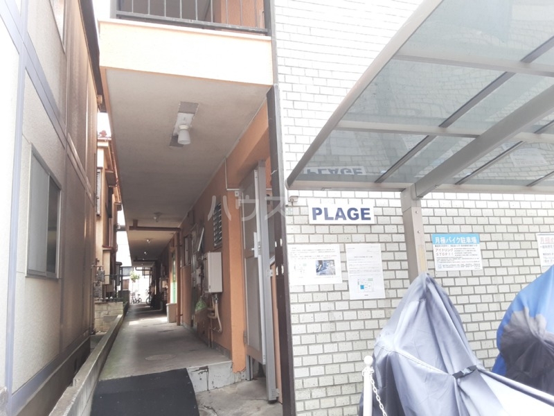 27/30 エントランス