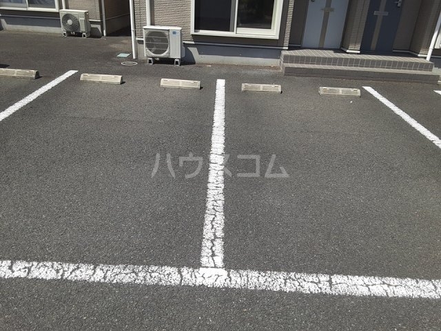 22/28 駐車場