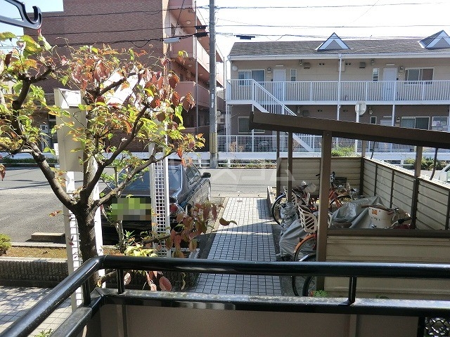 25/30 エントランス