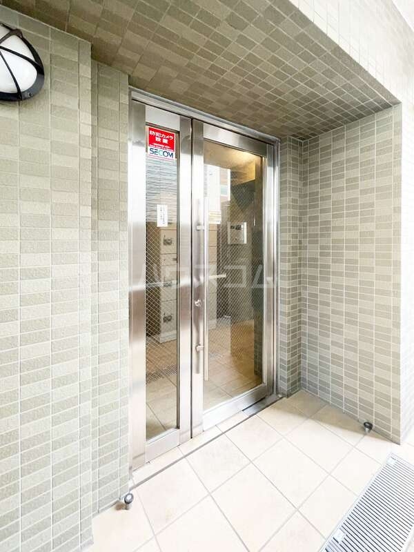 13/23 エントランス