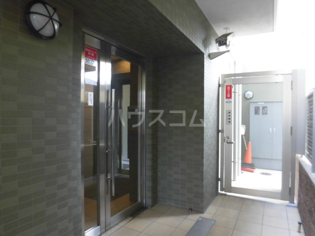 21/30 エントランス