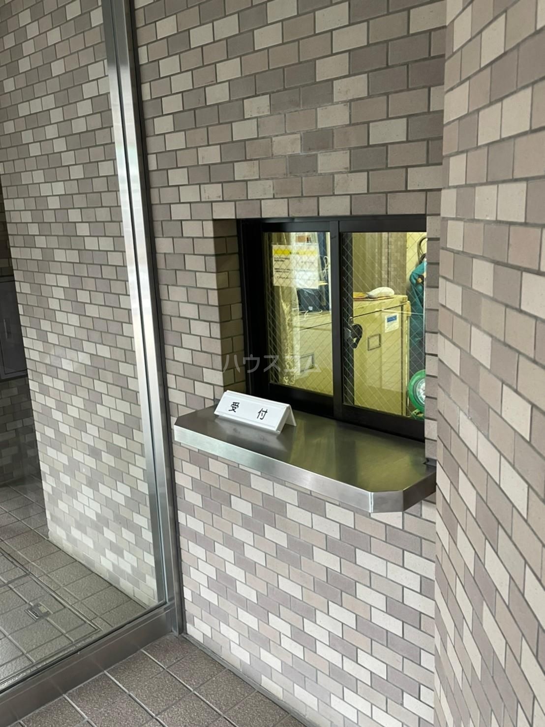 22/27 エントランス