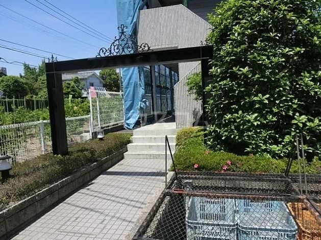 16/26 エントランス