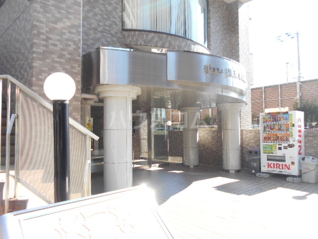 27/30 エントランス