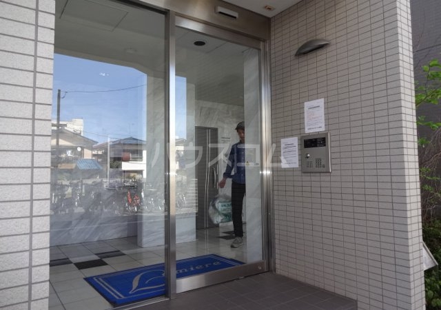 23/30 エントランス