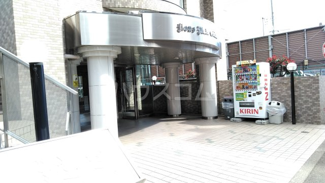 27/30 エントランス