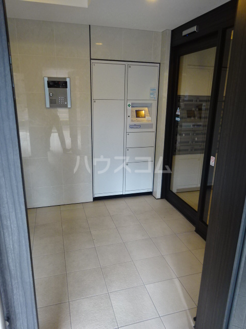 23/30 エントランス