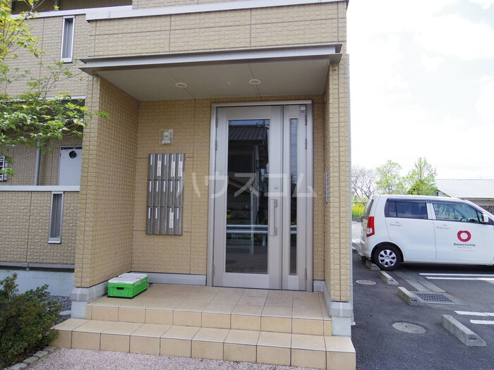 18/22 エントランス