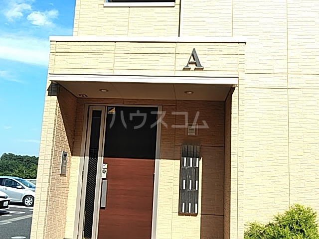28/30 エントランス