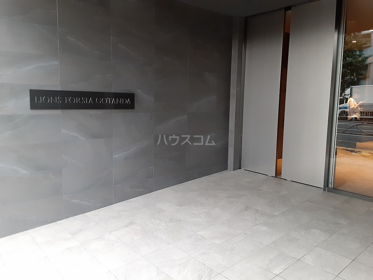 28/30 エントランス