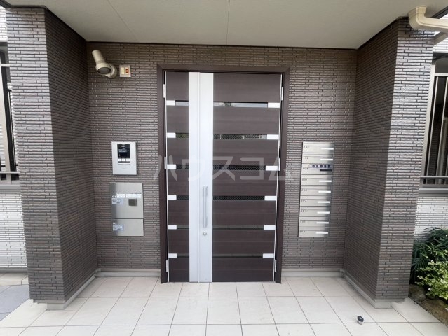 23/30 エントランス