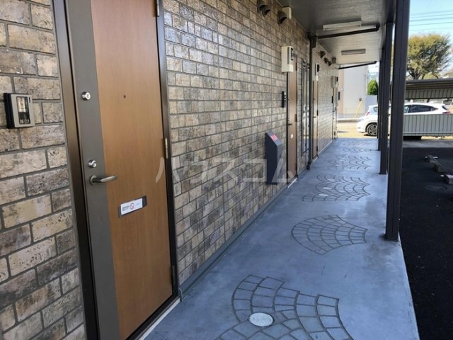 18/21 エントランス