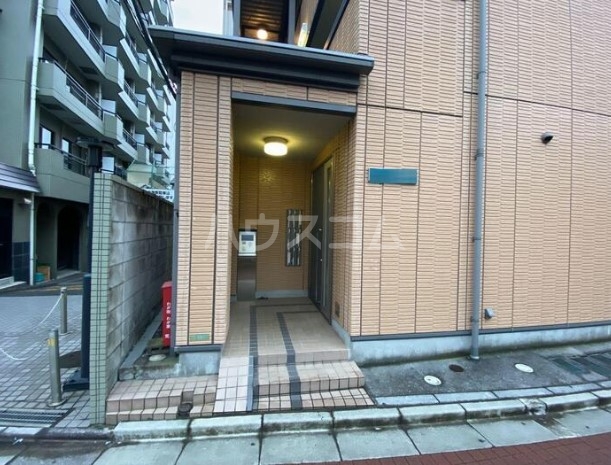 2/2 エントランス