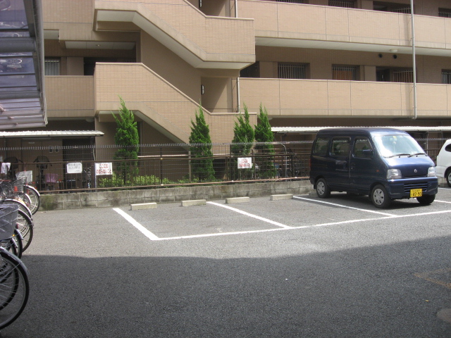 20/27 駐車場