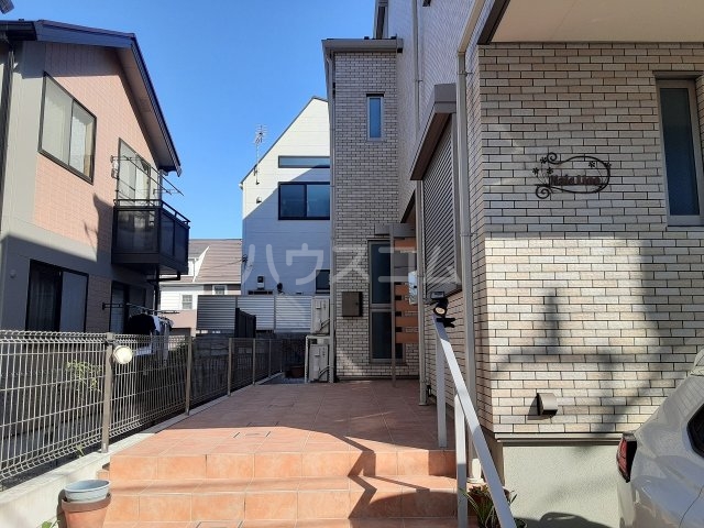 18/28 エントランス