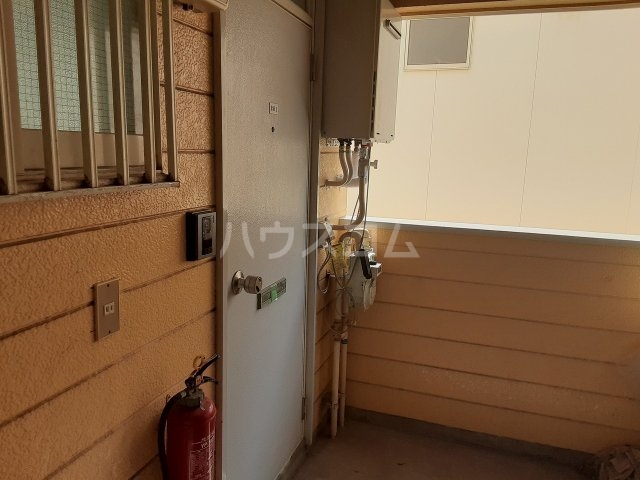 23/28 エントランス