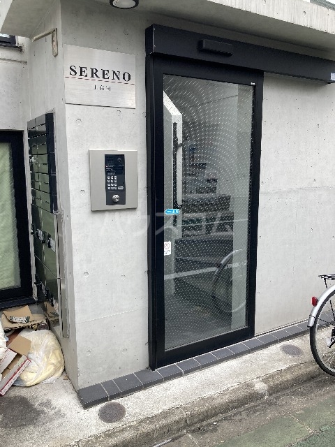 2/4 エントランス