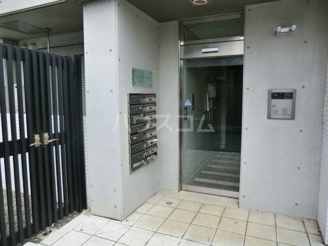 22/30 エントランス