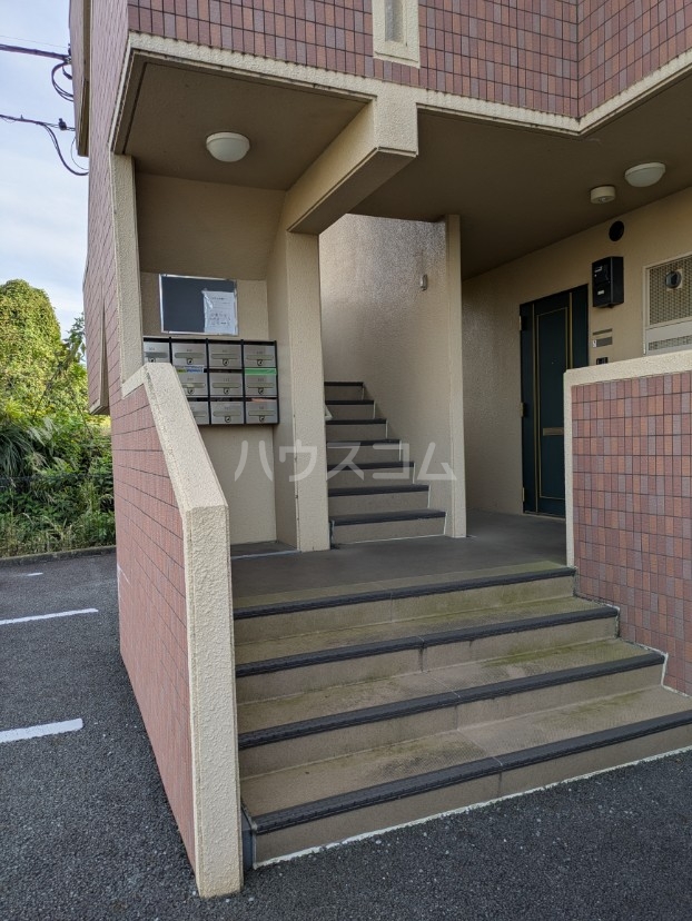 24/26 エントランス