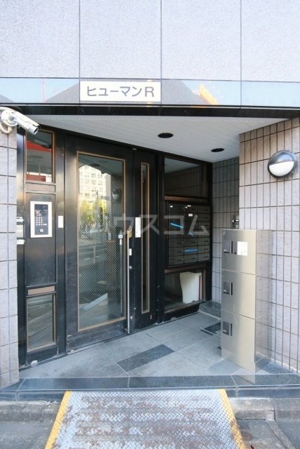 28/30 エントランス