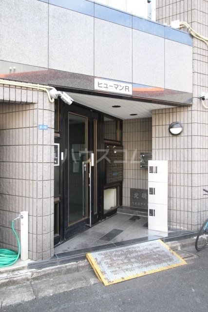 21/30 エントランス