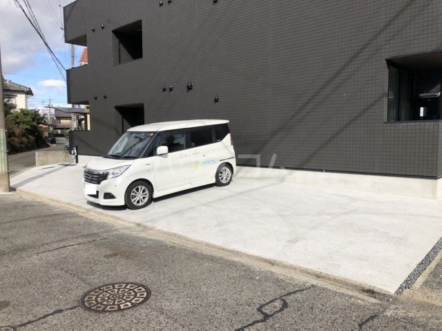 22/28 駐車場
