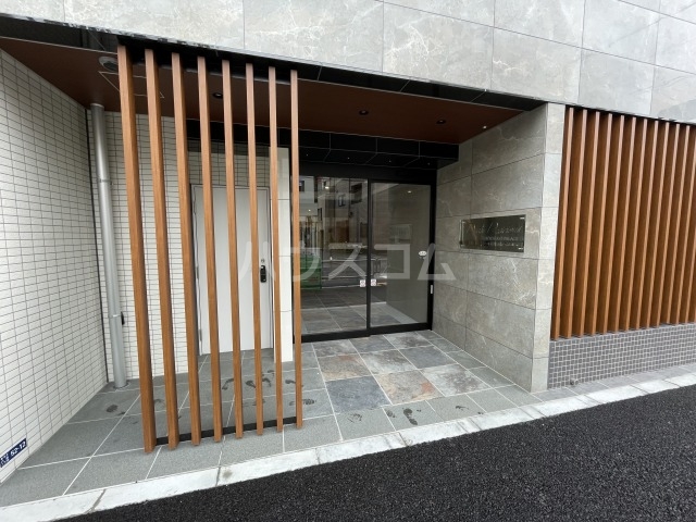 26/30 エントランス