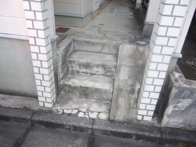 27/30 エントランス