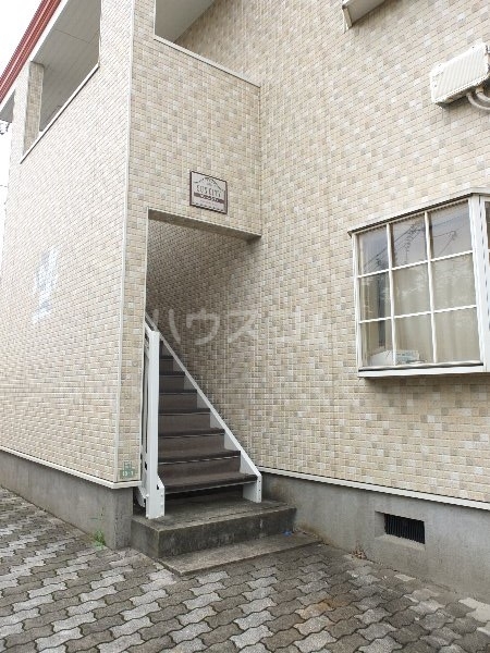 21/30 エントランス