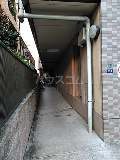 23/25 エントランス