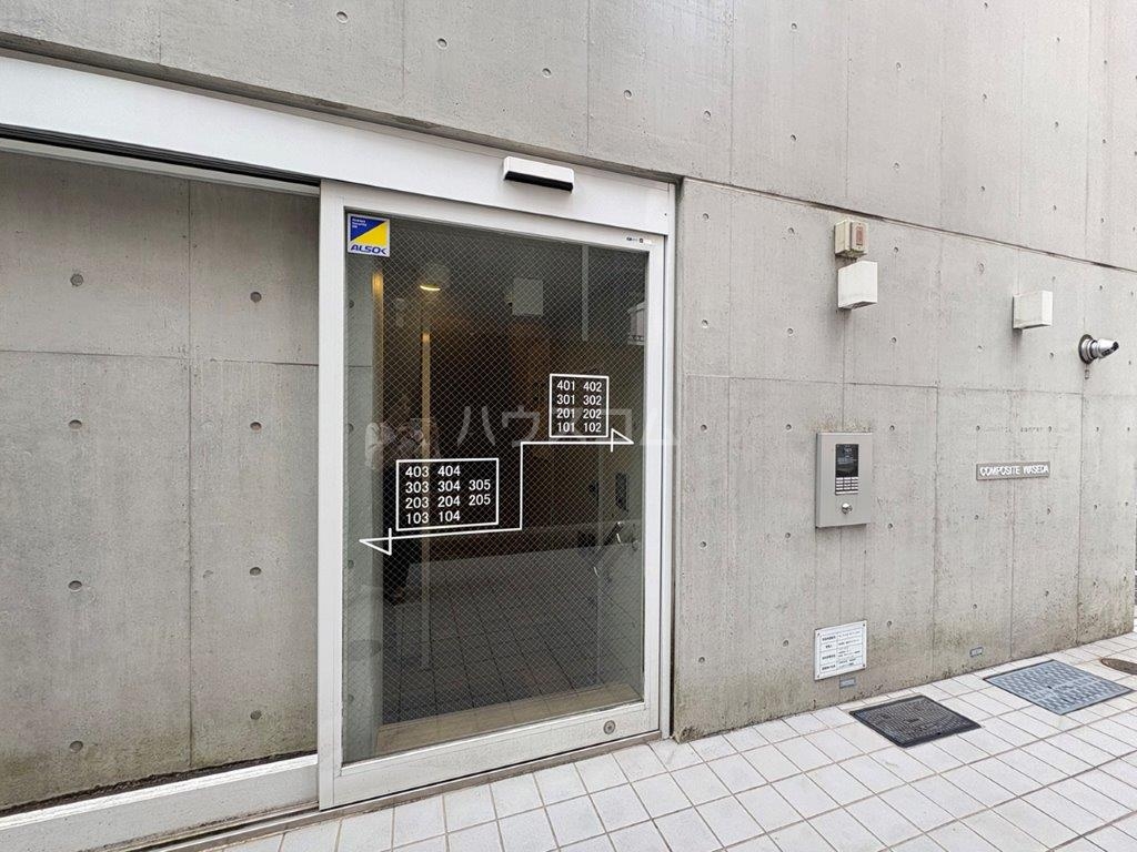 23/30 エントランス