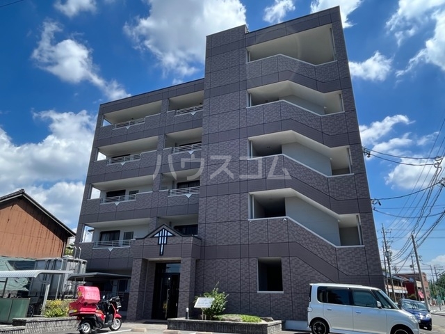 23/29 エントランス