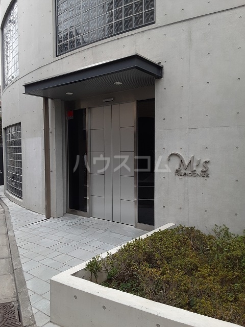 26/30 エントランス