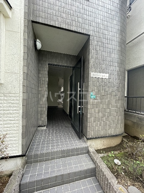 18/28 エントランス