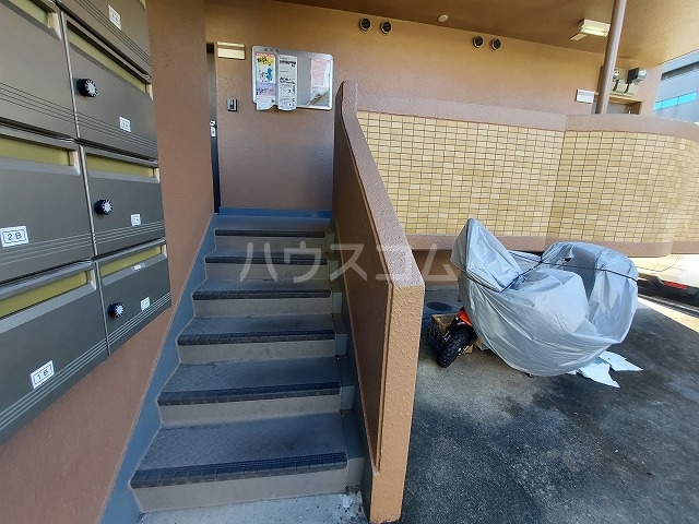 25/30 エントランス