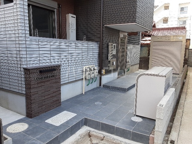 26/30 エントランス