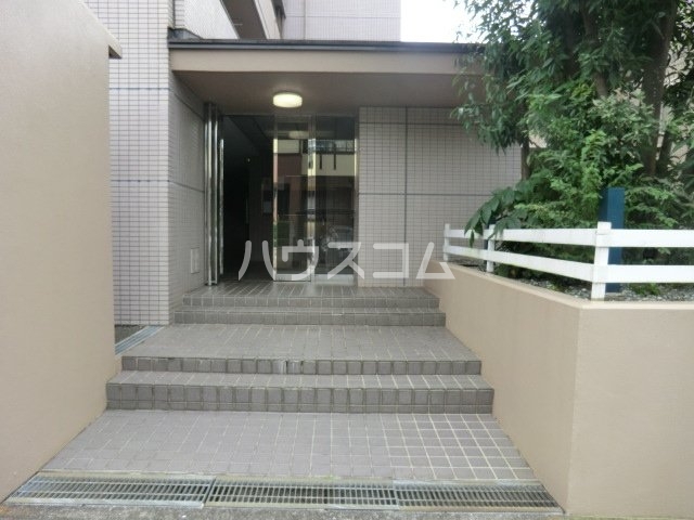 27/30 エントランス