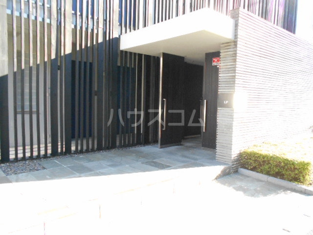 27/30 エントランス