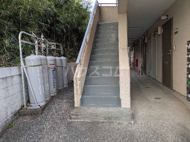 22/27 エントランス