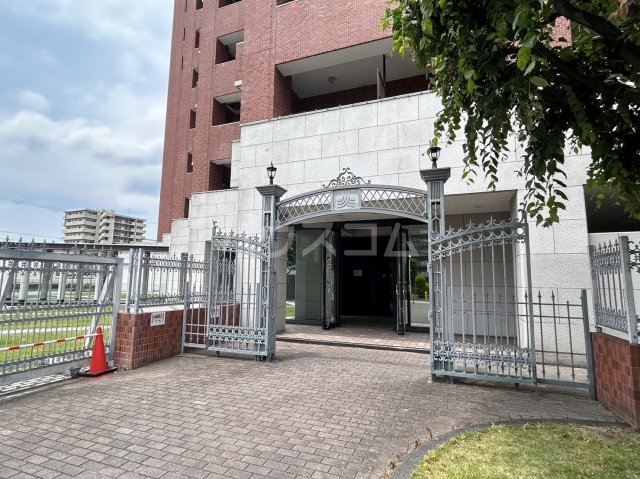 18/28 エントランス